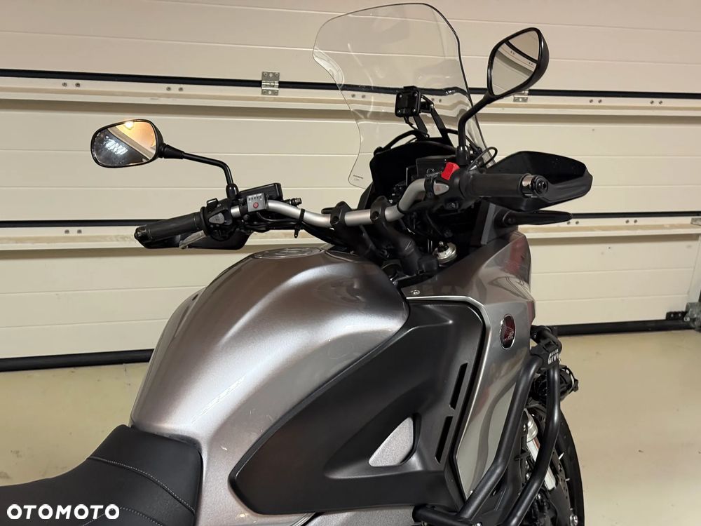 Honda VFR - 8