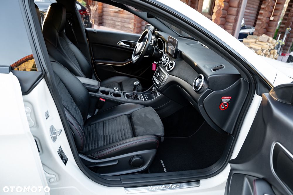 Mercedes-Benz CLA 250 AMG Line - 22