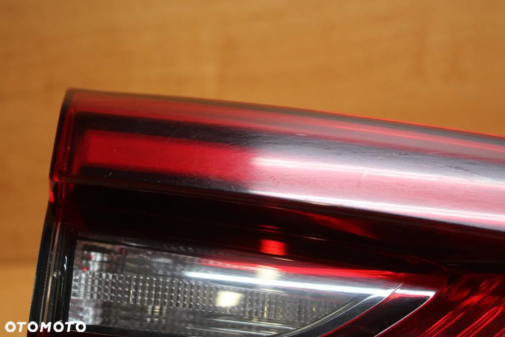 LAMPA PRAWY TYŁ TYLNA PRAWA W KLAPE LED OPEL INSIGNIA B KOMBI 39107538 - 2