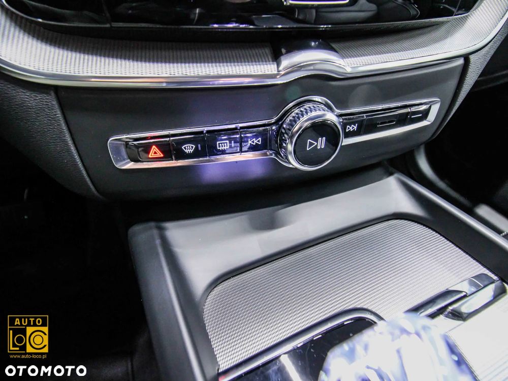 Volvo XC 60 B4 D AWD Plus Dark - 26