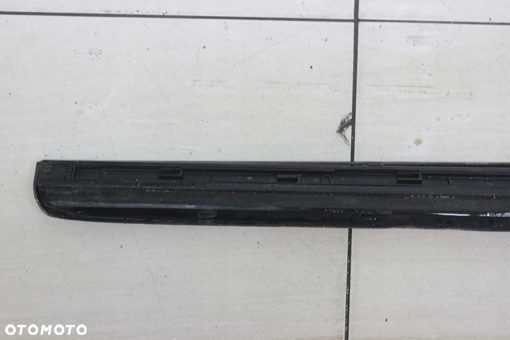 AUDI A4 B7 LISTWA DRZWI PRAWYCH PRZEDNI PRAWY PRZÓD DOLNA S-LINE - 5