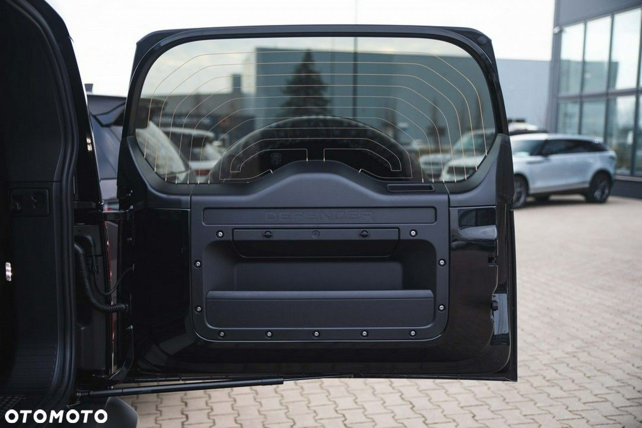 Land Rover Defender - 28