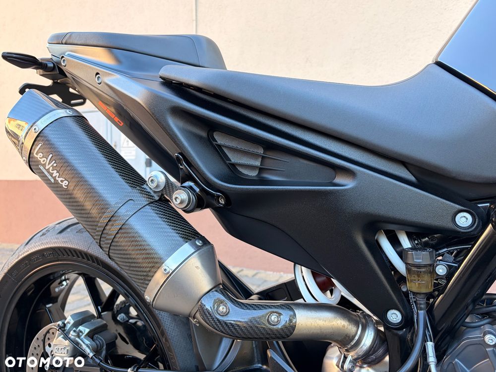 KTM DUKE 890 - 32