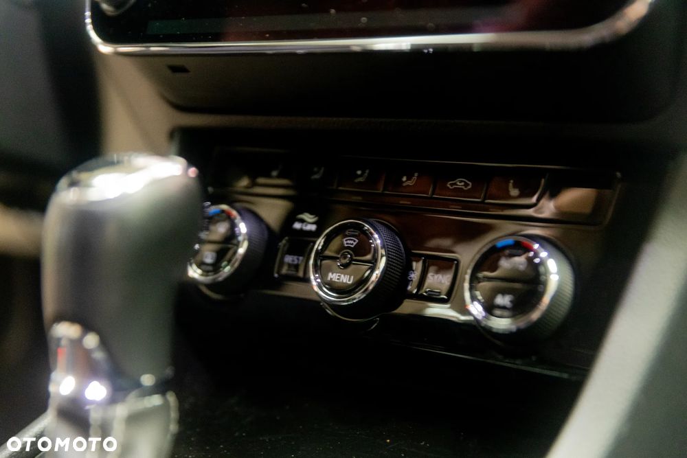 Skoda Superb 2.0 TDI Sportline DSG - 14