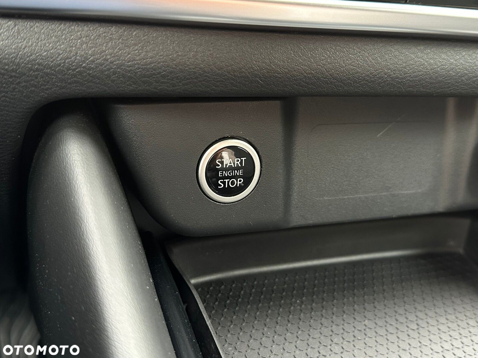 Nissan Qashqai 1.3 DIG-T N-Connecta DCT - 26