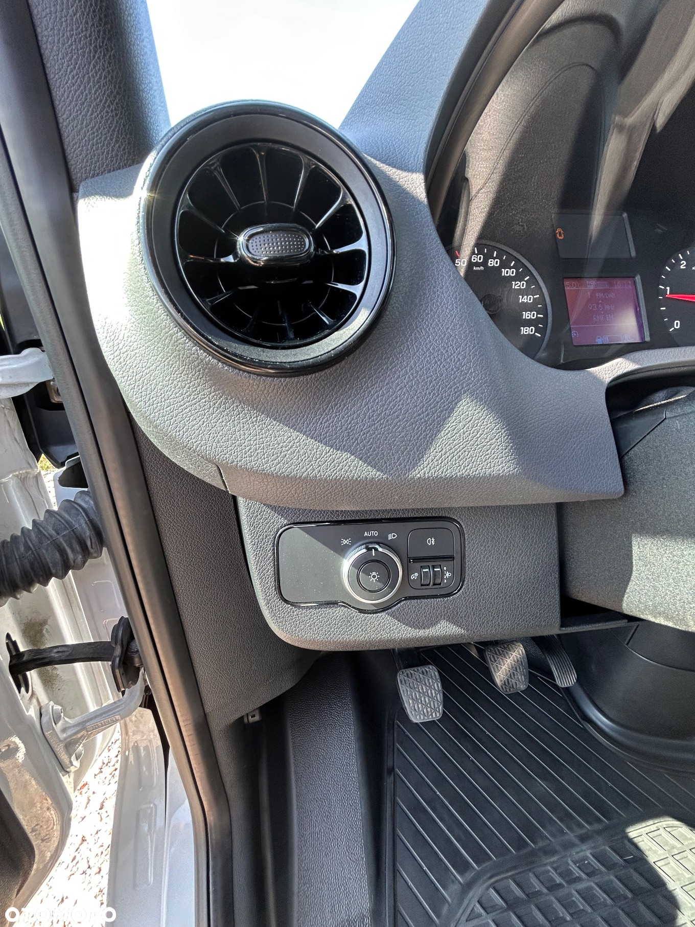 Mercedes-Benz Sprinter - 23