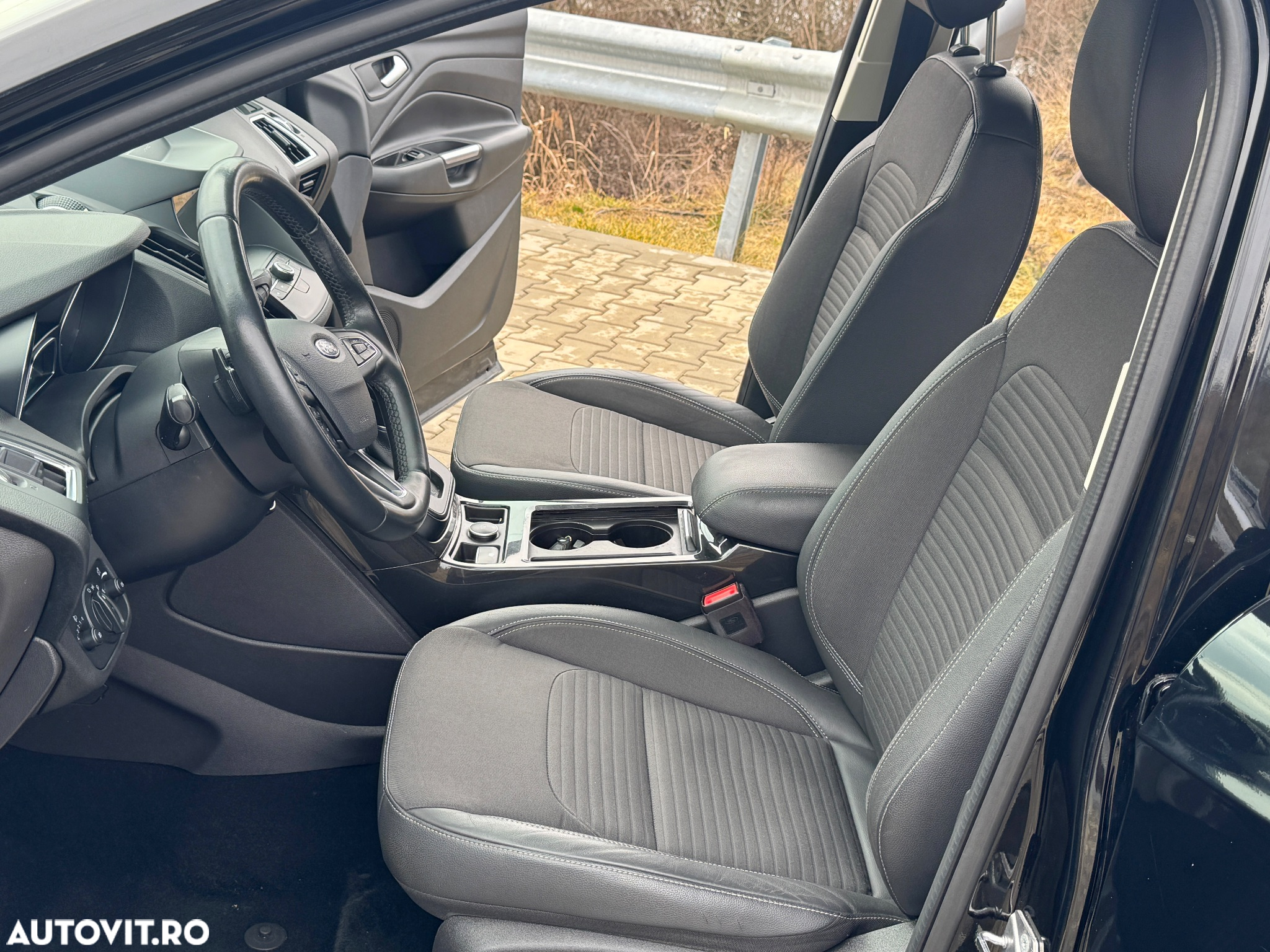Ford Kuga 2.0 TDCi 2x4 Aut. Cool & Connect - 10