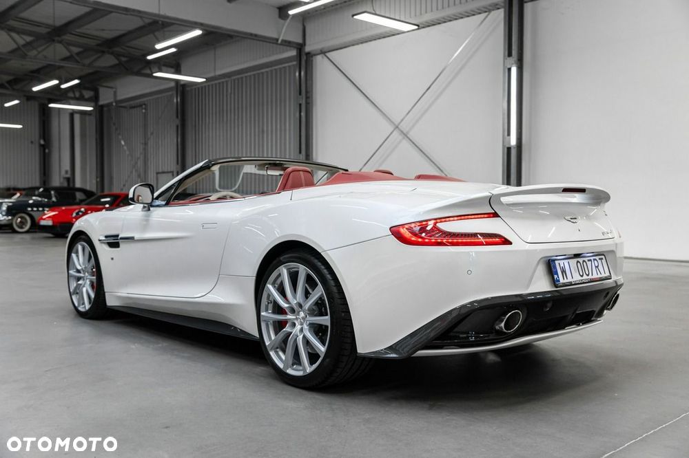 Aston Martin Vanquish - 12