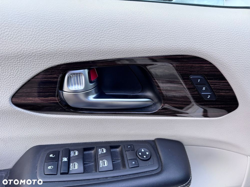 Chrysler Pacifica - 11