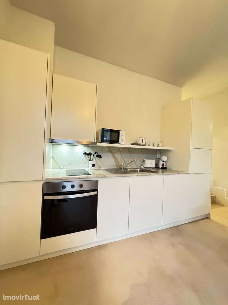 T1 Ribeira | Escadas dos Guindais | Licença AL - Grande imagem: 5/10