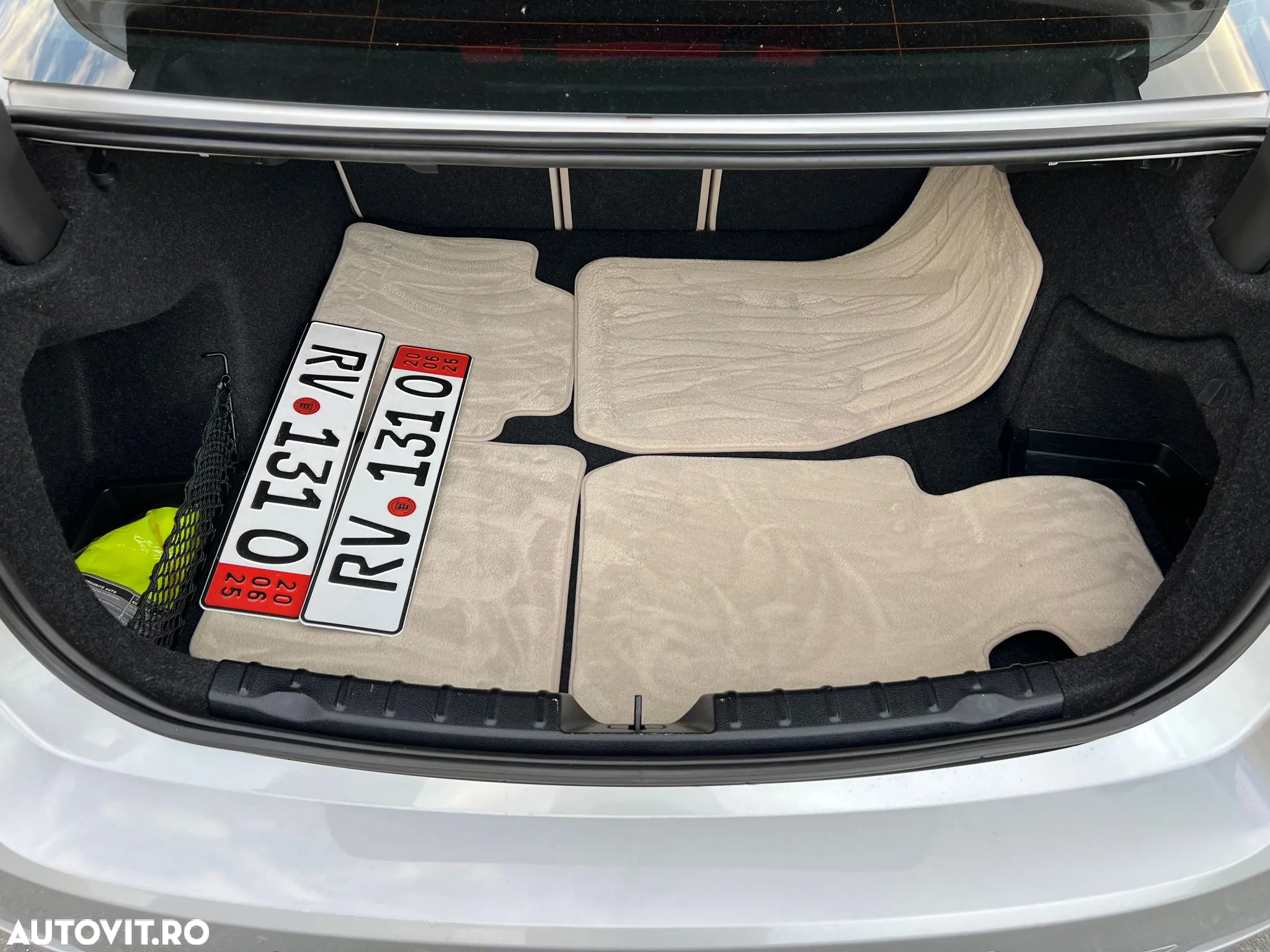 BMW Seria 3 320d DPF Touring Aut. - 12