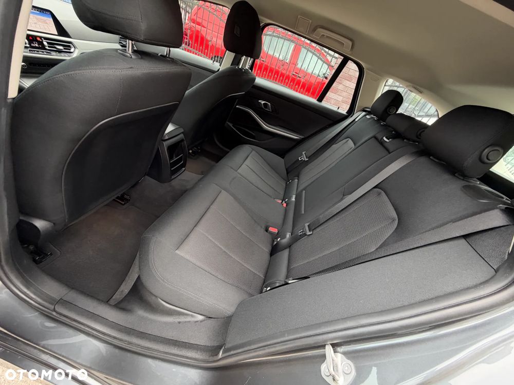 BMW Seria 3 318i Advantage - 31