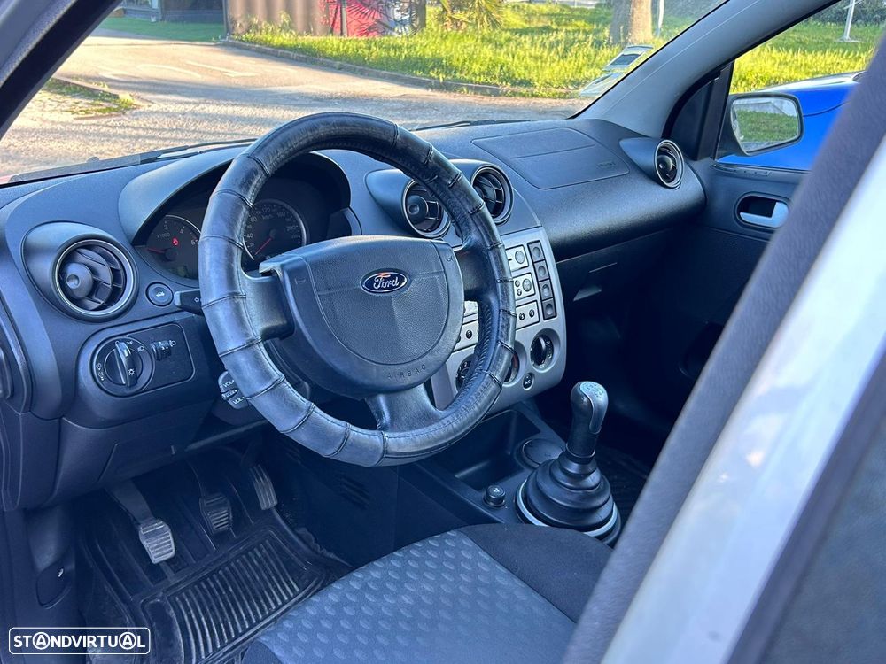 Ford Fiesta 1.4 TDCI Ghia - 10