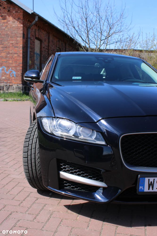Jaguar XF 20d Prestige - 13