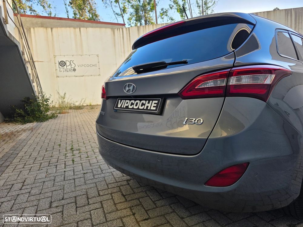 Hyundai i30 SW 1.6 CRDi Style J17 - 32
