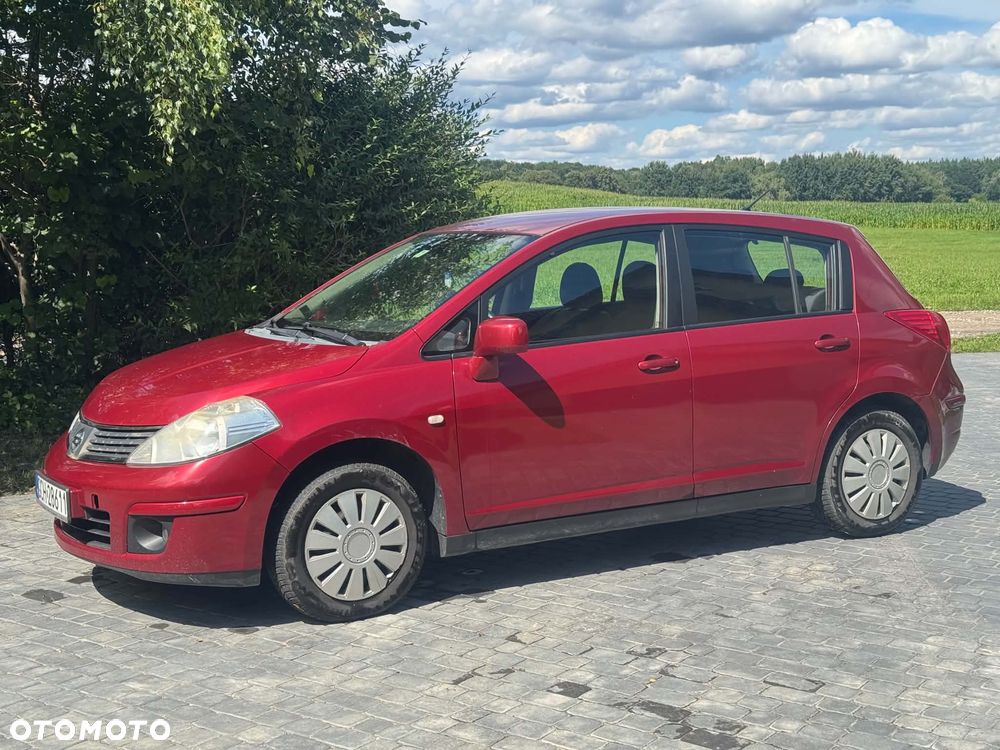 Nissan Tiida - 1