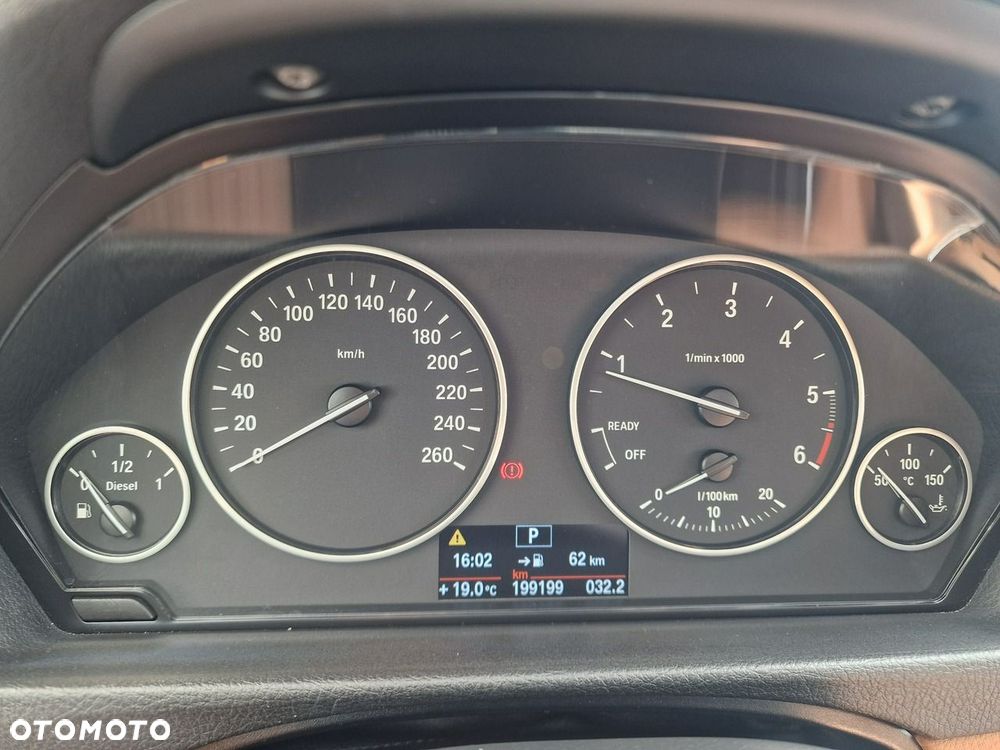 BMW Seria 3 318d Luxury Line - 34