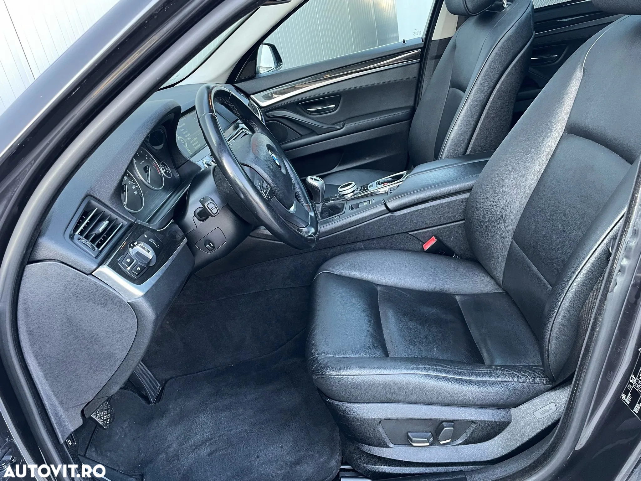 BMW Seria 5 520d Touring Aut. Luxury Line - 4