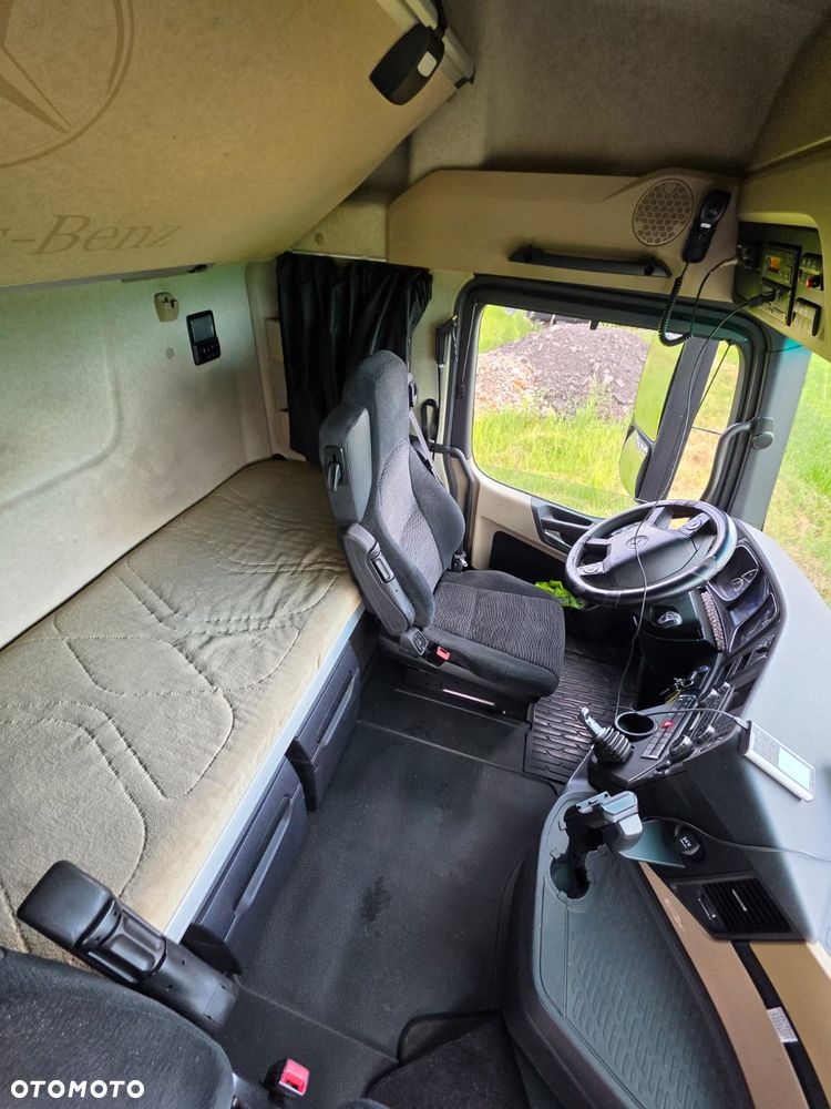 Mercedes-Benz Actros - 3