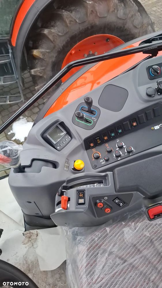 Kubota M6101 Utylity - 4