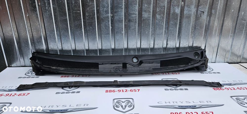 Chrysler Pacifica 2016- Podszybie górne plastikowe 68228471AE 68228473AB - 1