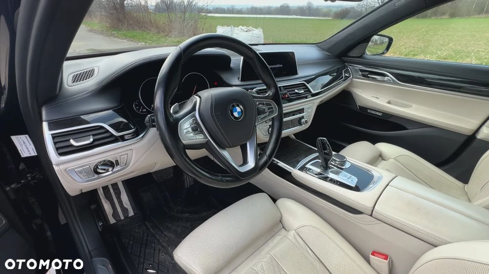 BMW Seria 7 750i xDrive - 17