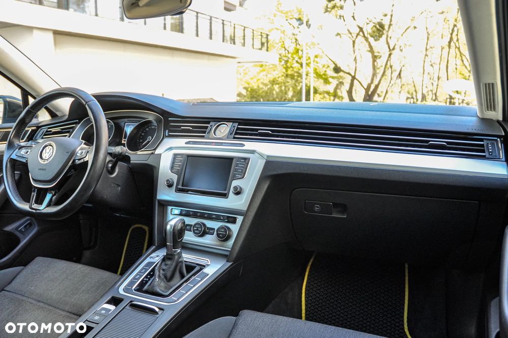 Volkswagen Passat - 11