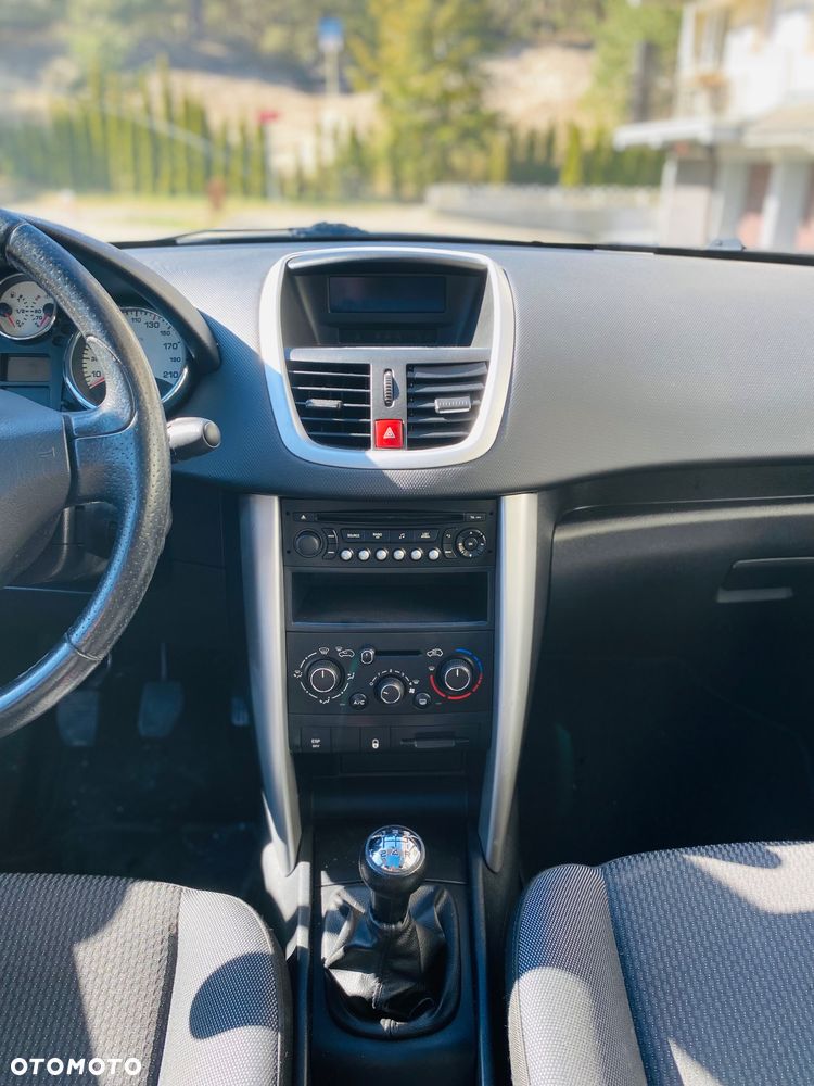 Peugeot 207 1.4 16V Trendy - 16