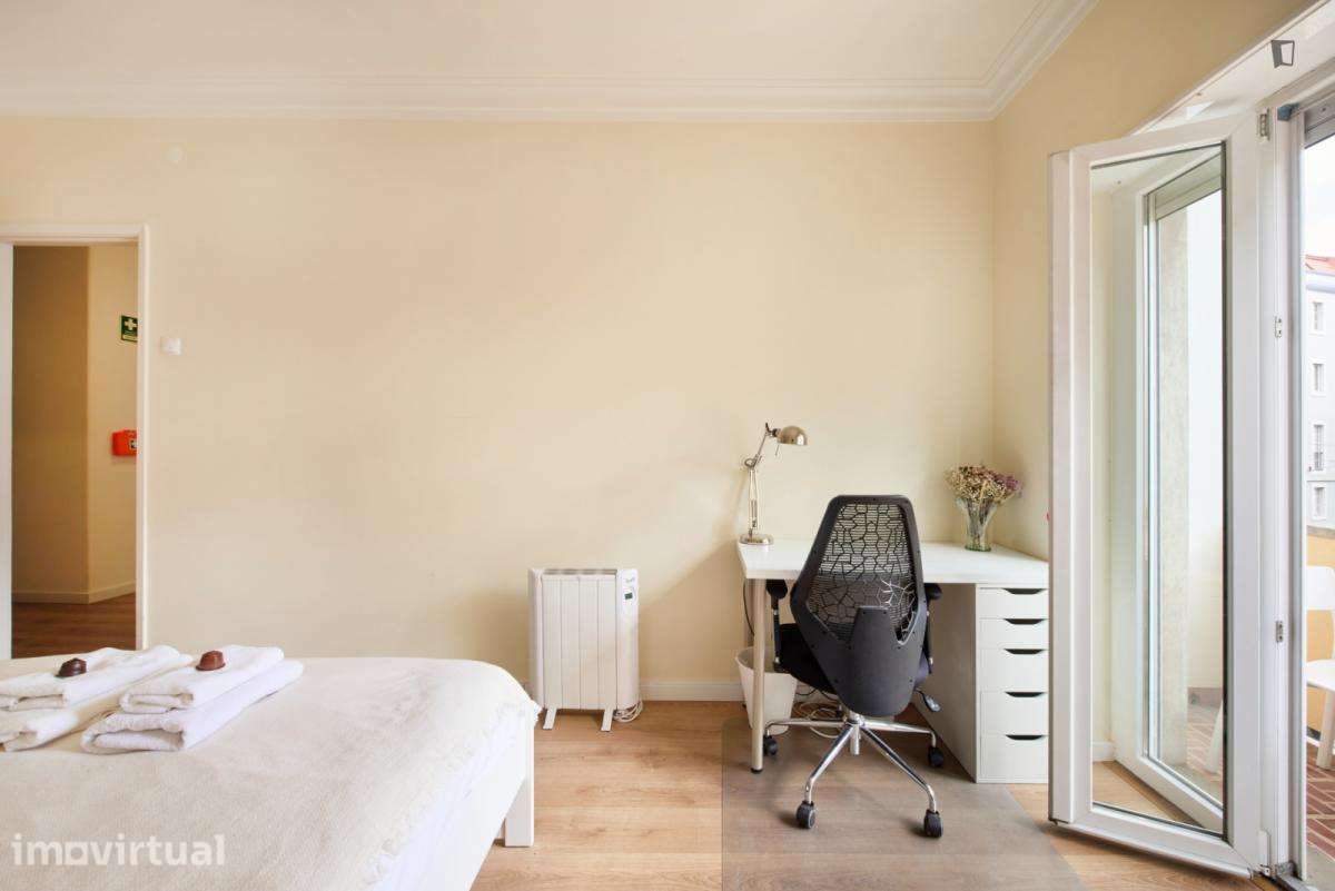Quarto - localizado em Anjos Lisbon - Grande imagem: 3/17