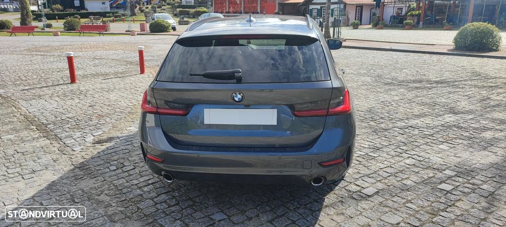 BMW 320 d Touring xDrive Advantage Auto - 4
