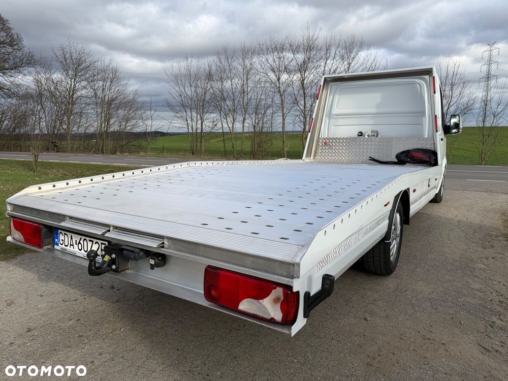 Mercedes-Benz Sprinter - 25