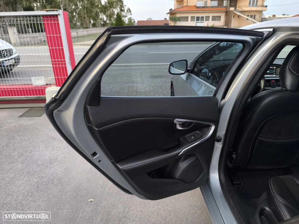 Volvo V40 1.6 D2 R-Design - 29