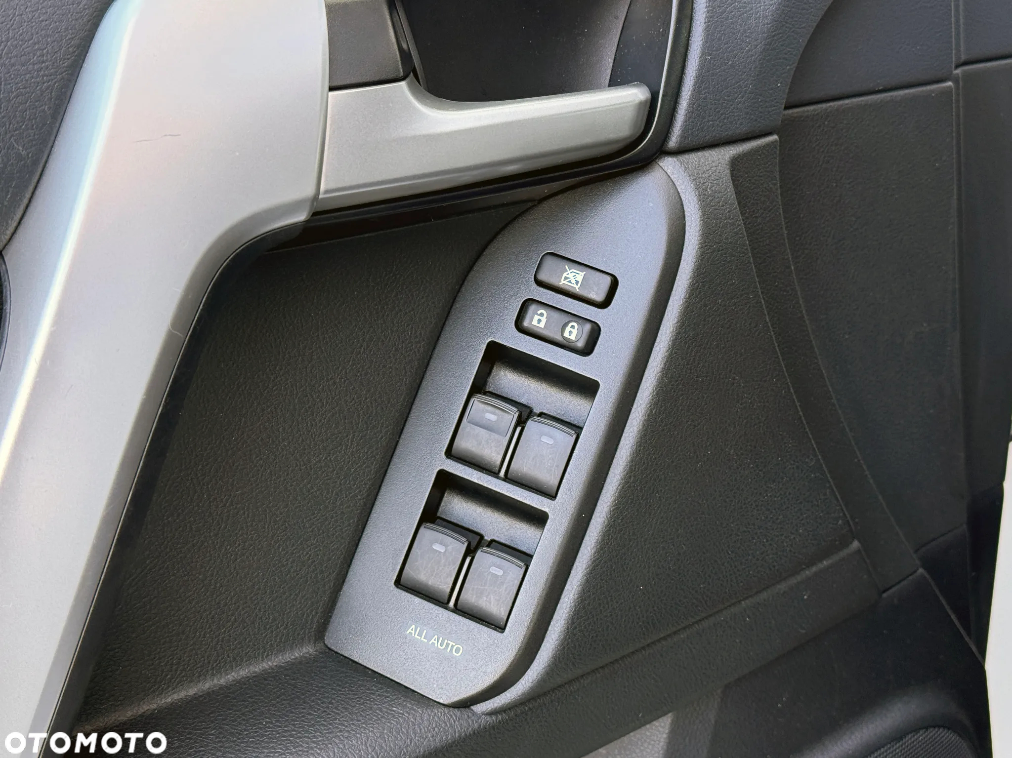 Toyota Land Cruiser LC 2.8 D-4D Prestige - 28