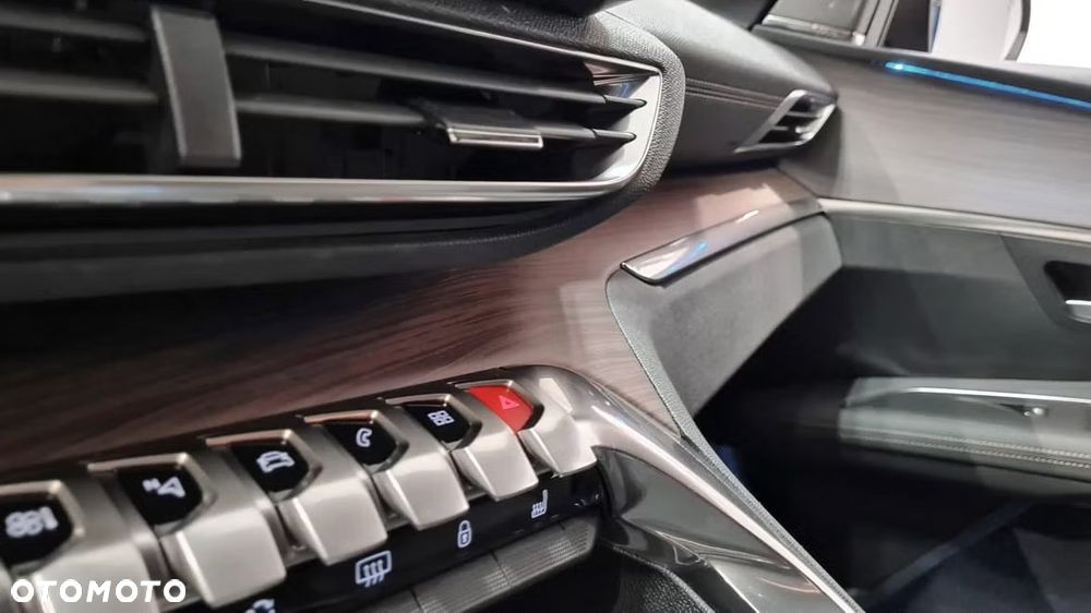 Peugeot 3008 1.6 PureTech HYbrid4 GT S&S EAT8 - 11