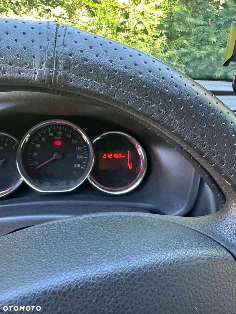 Dacia Sandero - 5