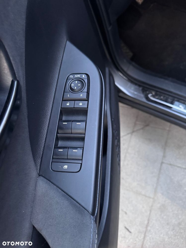 Toyota C-HR 2.0 Hybrid Dynamic Force Executive AWD - 8