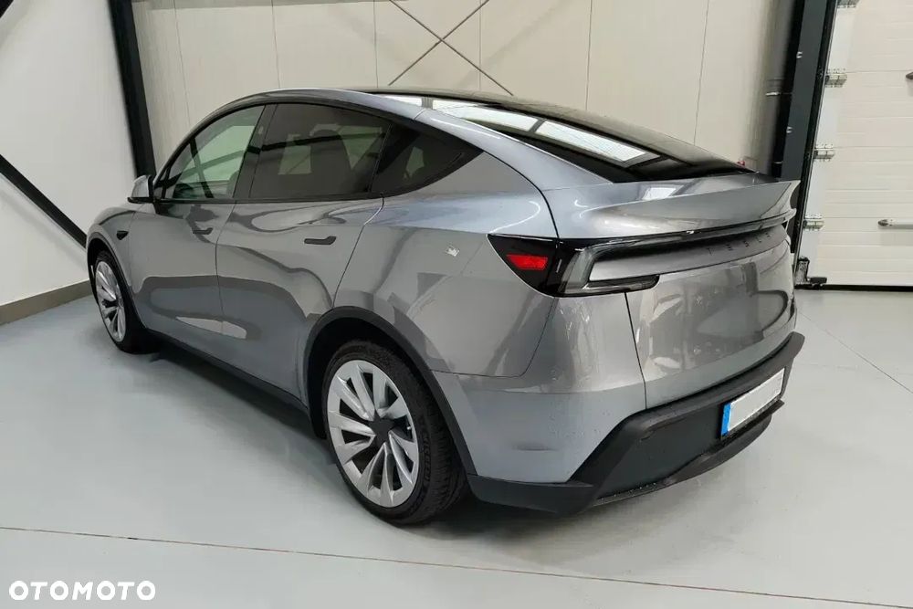 Tesla Y 79kWh Long Range AWD - 3