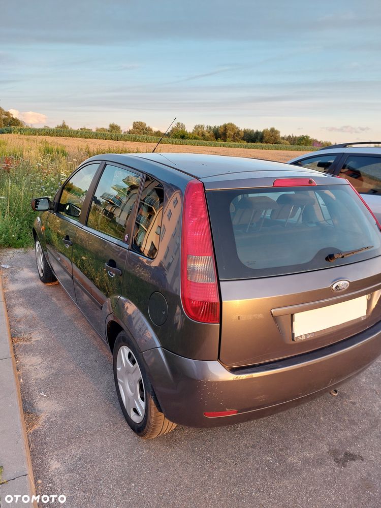 Ford Fiesta 1.4 Ghia - 10