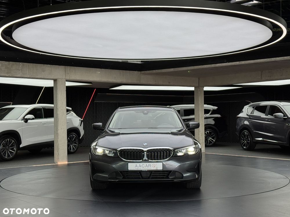 BMW Seria 3 318i - 9