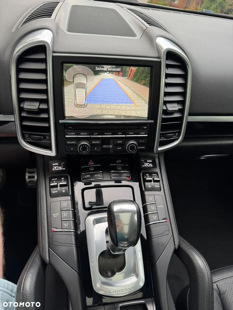 Porsche Cayenne Platinum Edition - 24