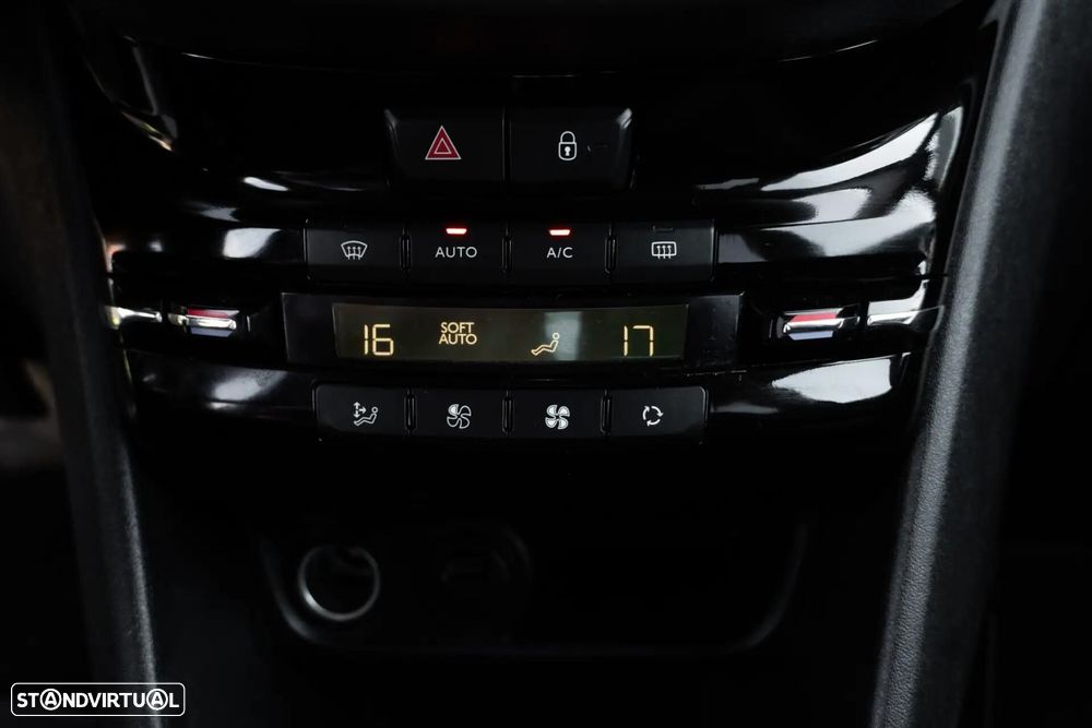 Peugeot 2008 1.2 PureTech Allure - 19