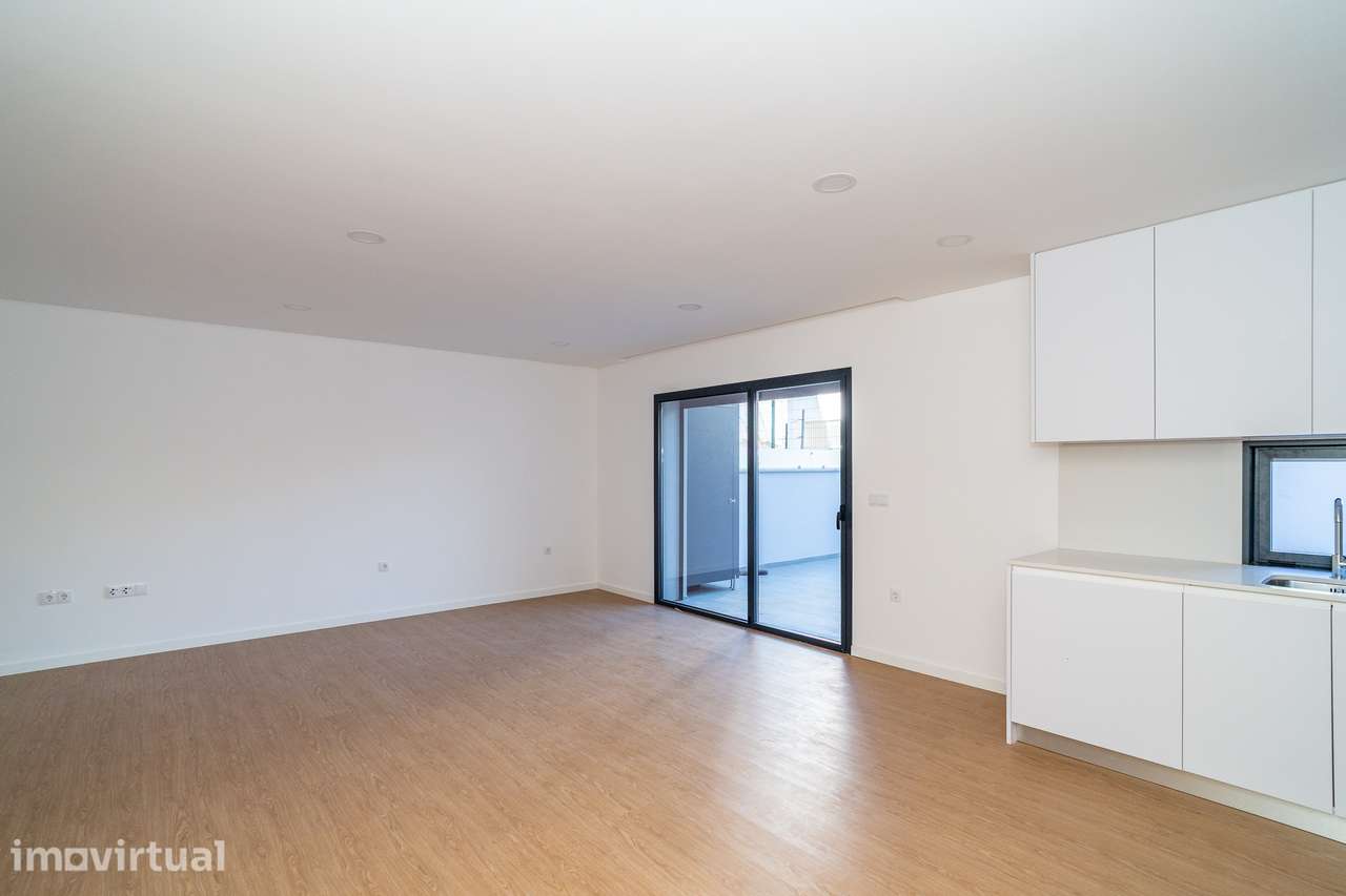 Apartamento T3 Novo com Terraço, 2 Suítes e 2 Lugares de Estacionament - Grande imagem: 3/27