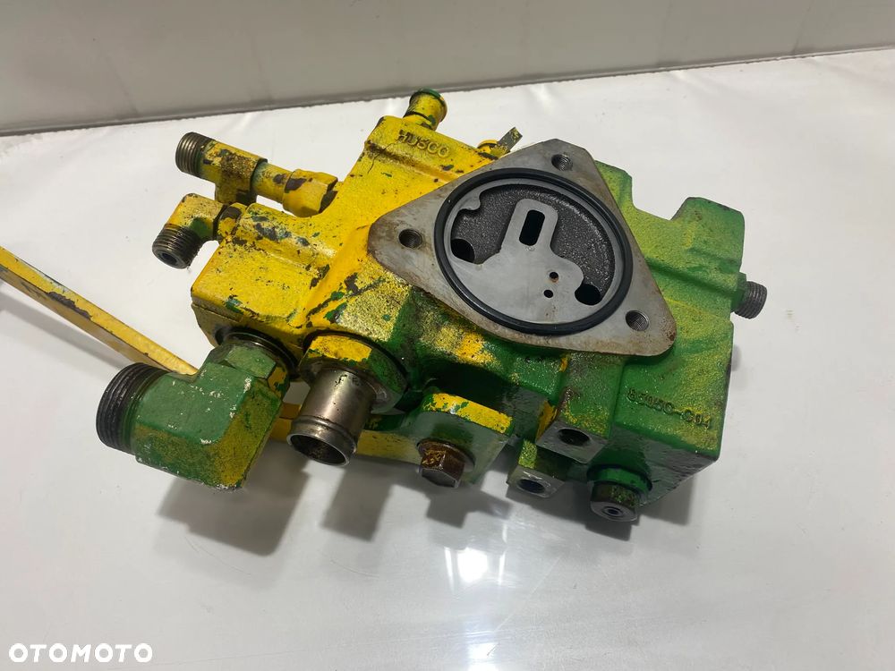 ZAWÓR PRIORYTETOWY/SEKCJA HYDRAULICZNA JOHN DEERE 7930 - RE254025 - 2