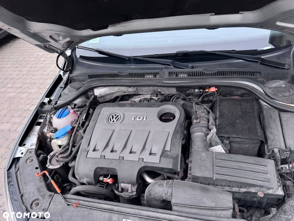 Volkswagen Jetta 2.0 TDI Comfortline - 8