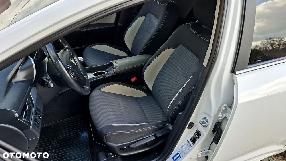 Toyota Avensis 2.0 D-4D Premium - 23