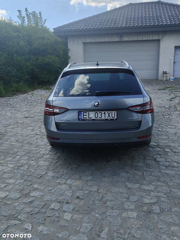 Skoda Superb 2.0 TDI 4x4 L&K DSG - 6