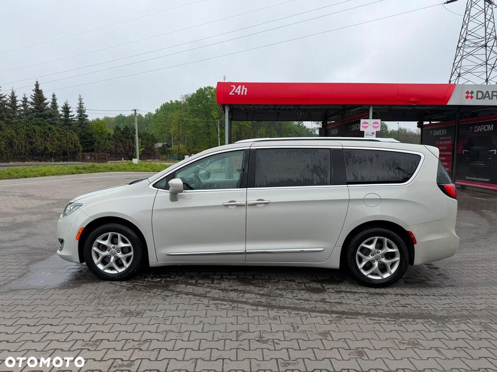 Chrysler Pacifica - 12