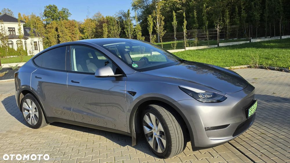 Tesla Model Y Long Range AWD - 5