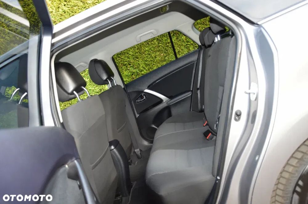 Toyota Avensis 2.0 D-4D Edition - 12