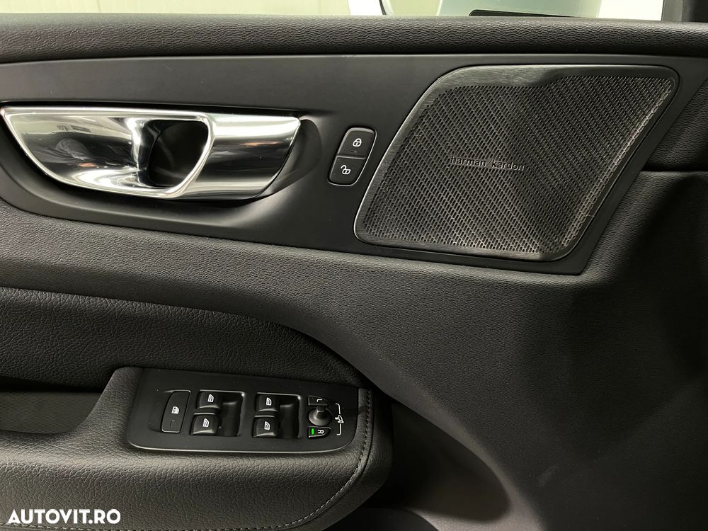 Volvo XC 60 Recharge T8 Twin Engine eAWD R-Design - 24